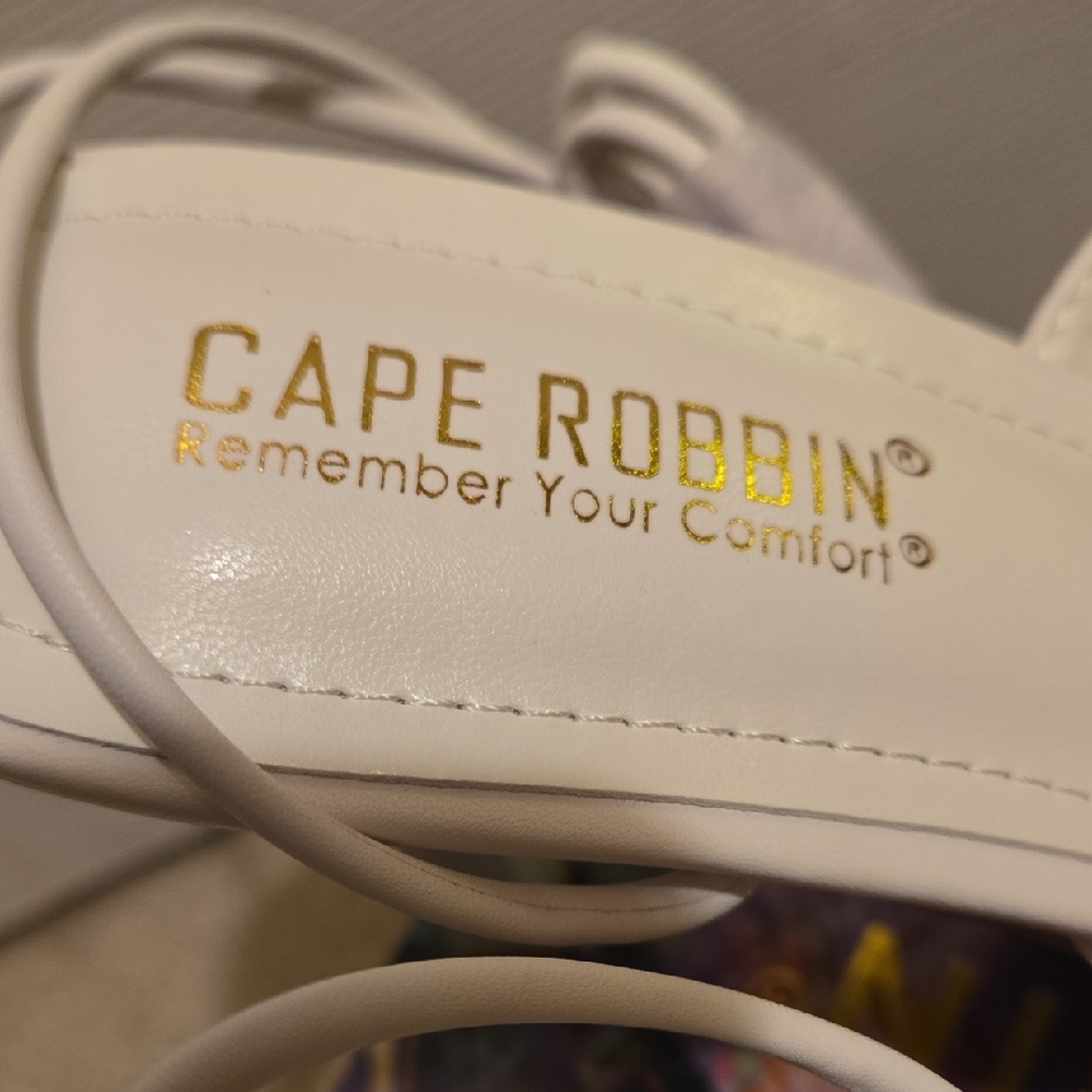Cape Robbin White Heels with Gold Studs - Picture 8 of 8